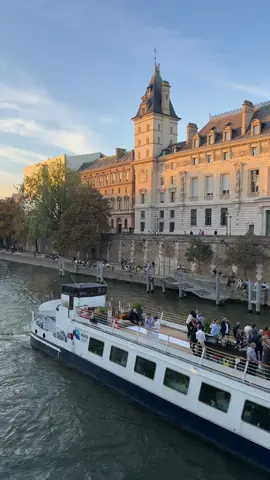 A perfect Saturday in Paris #parislife #fullmoon #lifeinparis #parisvlog #parisaesthetic 