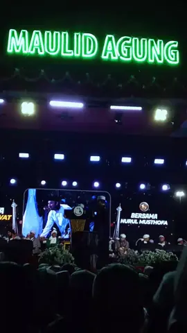 masyallah rame dan membawa berkah aamiin,ujan membawa keberkahan untuk jamaah 🤲@khaliltoktok61 @syakirdaulayreal @ahmedzamzamzm  #evenakbarjakartapusat #nurulmusthofa #maulidnabi #jakartabersholawat 