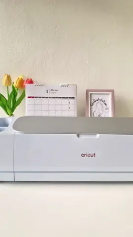 ฝึกตัดงานผ้าสักหลาดครั้งแรกกก 😆✨ ลองใช้เครื่องตัด Cricut Marker 3 เอาจริงๆคือมีภาพในหัวอยู่ ลองเอาเข้าโปรแกรมแล้วสั่งตัด อึ้งมาก เพราะตัดตามบรีฟสุดๆ  เราเริ่มจากทำ 2 มิติก่อนเพราะยังเย็บไม่ค่อยสวย แต่แค่ตัดดีงานก็คือโอเคแล้ว รอบนี้ทำเจ้าชีส🧀 กับเจ้าเบคอน🥓 หน้าที่จริงๆคือติดกาว เดี๋ยวรอบหน้าฝึกเย็บเก่งแล้วจะมาลงแบบ 3 มิติ ไว้มาอัพเดตสู่กันฟังอีกรอบค่า☺️🌟 @Cricut Thailand #cricutthailand #CricutTH ##เทรนด์วันนี้ 