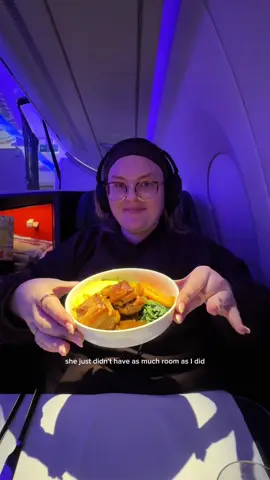 I can’t believe this is real life!! ✈️✈️✈️ #deltaone #businessclass #plussizetravel #plussize #deltaairlines Syd to lax, business class flight, travelling plus size 