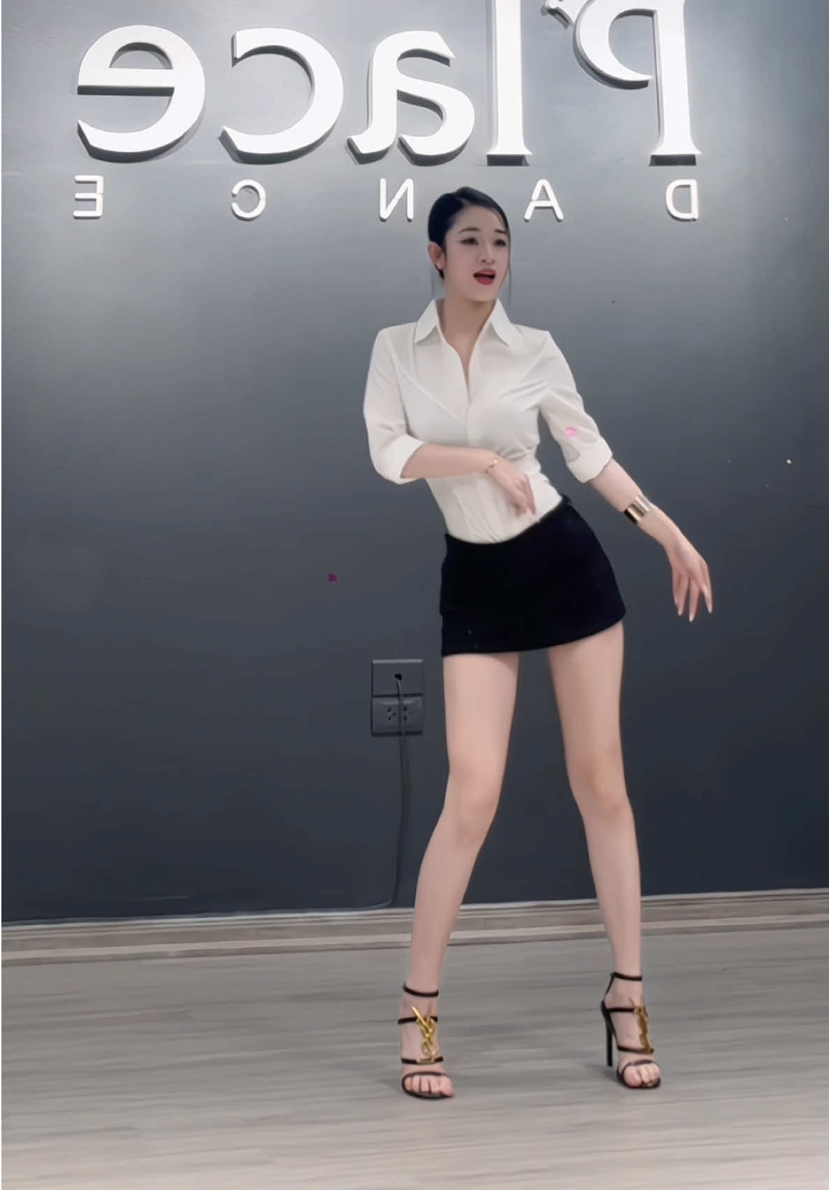 Kể từ ngày đổ vỡ …. @Tú Quyênn #xuhuong #viral #Qdance #feelbar 
