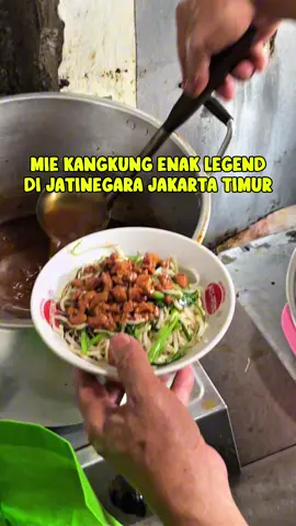 MIE KANGKUNG LEGEND UDAH 30 TAON !! Siapa nih yang suka makan mie kangkung, nah ini tuh salah satu mie kangkung yang udah legend banget di dalem gang di Jatinegara Jakarta Timur. Namanya mie kangkung ipin. #miekangkung #miekangkungipin #kulinerjakartatimur #kulinerjaktim #rismafoodies 