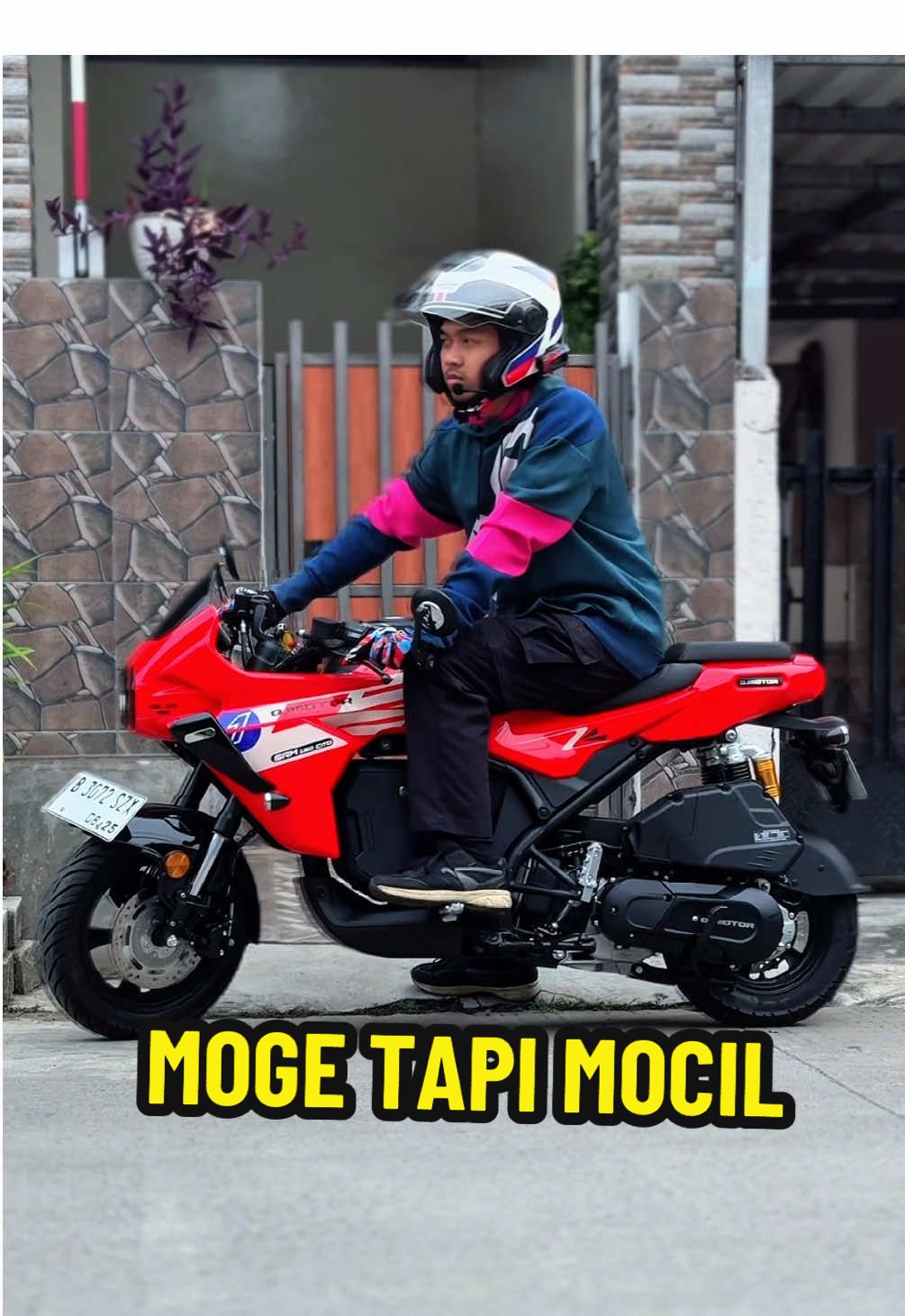 Beberapa hari ini lagi pake motor mungil QJMotor CiTO 150, mungil sih tapi harganya Rp 31 jutaan 😆 desainnya macem moge, tapi bentuknya kecil dannn mesinnya matic 150 cc 😂 Jadi emang ada sensasi tersendiri sih pake motor ini wkwk #qjmotor #qjmotorcito150 #motorkecil #motormini #motorbaru 