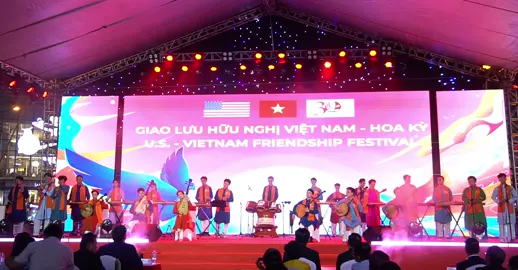 Hào Khí Việt Nam tại chương trình giao lưu Việt Nam - Hoa Kỳ #haokhivietnam #nhaccudantoc #fptu #xuhuong #giaoluuvietnamhoaky 