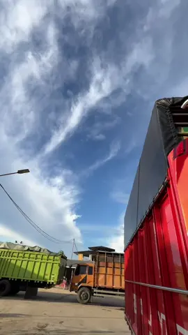 #menyalaabangkuh🔥 #romansasopirtruck #storysopirtruk #sopirtrukpunyacerita #brandatruk #berandafyp #berandatiktok #trukmaniaindonesia #sopirlintassumatera #fypシ゚viral #fyptiktok #fyppppppppppppppppppppppp 