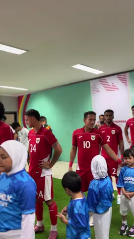 Egy : “wah dia ngambek gimana nih”🤣 detik2 Starting XI Indonesia vs China Taipe Kick Off. #timnasindonesia #indonesiavschinataipei @Timnas Indonesia 