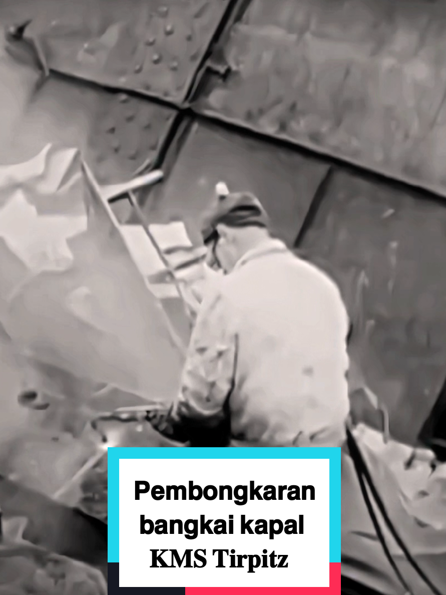 Bangkai kapal 𝐊𝐌𝐒 𝐓𝐢𝐫𝐩𝐢𝐭𝐳 dipretelin rayap besi 𝗡𝗼𝗿𝘄𝗲𝗴𝗶𝗮 jir😭 𝗡𝗼𝗿𝘄𝗲𝗴𝗶𝗮 rayap besi yang lebih hebat dari 𝗠𝗲𝗱𝗮𝗻 dan 𝗠𝗮𝗱𝘂𝗿𝗮🗿 𝐊𝐌𝐒 𝐓𝐢𝐫𝐩𝐢𝐭𝐳 adalah Kapal Tempur milik 𝗝𝗲𝗿𝗺𝗮𝗻 pada masa 𝗣𝗲𝗿𝗮𝗻𝗴 𝗗𝘂𝗻𝗶𝗮 𝗜𝗜. Kapal ini merupakan kapal tempur kedua dari kelas 𝐁𝐢𝐬𝐦𝐚𝐫𝐜𝐤 yang diluncurkan pada tahun 1939. 𝐓𝐢𝐫𝐩𝐢𝐭𝐳 mempunyai ukuran yang sama dengan 𝐁𝐢𝐬𝐦𝐚𝐫𝐜𝐤 yaitu 251 meter (823 kaki). Senjata utama 𝐓𝐢𝐫𝐩𝐢𝐭𝐳 adalah delapan meriam 15 inci (380mm), dan senjata tambahannya adalah berbagai macam meriam infanteri kaliber 152 mm, 105 mm, dan meriam otomatis kaliber 37 mm serta 20 mm sebagai penangkis serangan udara. 𝐓𝐢𝐫𝐩𝐢𝐭𝐳 dibangun sebagai pengganti kapal pra-dreadnought 𝐒𝐜𝐡𝐥𝐞𝐬𝐰𝐢𝐠-𝐇𝐨𝐥𝐬𝐭𝐞𝐢𝐧, dibawah nama kontrak 