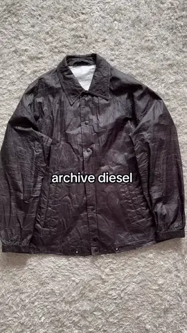 Diesel Heat Reactive  Archival vintage-inspired jacket with cracks as a design element  #fashion #diesel #archive #style #fyp 