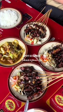 UDAH JADI DESTINASI WAJIB KALAU KE TAWANGMANGU ‼️😍 Sate Kambingnya ✨ 9,2/10 Sate Sapi ✨ 9/10 Tongseng ✨ 8/10 #tawangmangu #kuliner #makan #destinasi #rekomendasi 