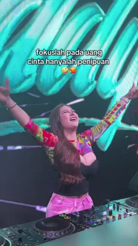 cinta tak selamanya indah dekk @DJBIDDY #djbiddy #ambyarsuperclub #surabaya #holywings #duniamalam 