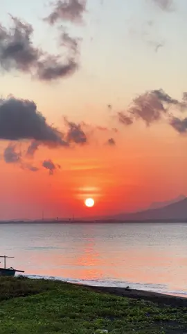 banyuwangi dikala itu🫶🏻☀️ #fyp #fyppppppppppppppppppppppp #explorebanyuwangi #banyuwangi #sunrise 