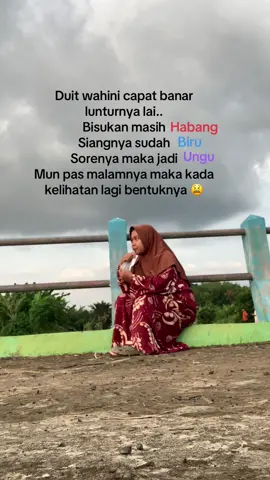 Membayangkan sambil meungut, embah tu ada tuyul lewat duitnya gugur 🤑😂 #fyp #versibanjar #story #padahariini #tiktokkalsel 