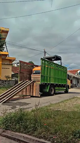 alus dalane kpenak ngodene👍🤭#cantermaniaindonesia #alatberat #drivermuda #slinder 