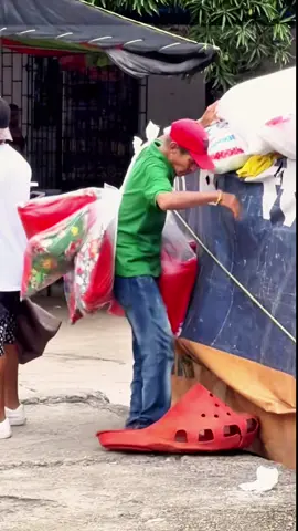 hide shoes prank 😆😆#funny #prank #funnyvideos #funnymoment #foryou 
