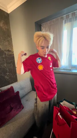 unboxing hàng brand tặng cùng Hùng Lê 😆 #donguyenphuc #quanghungmasterd #gutlabel #masterdentertainment #ferrari 