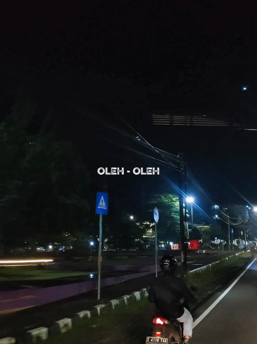 OLEH OLEH . . #oleholeh #liriklagu #capcut #fyp 