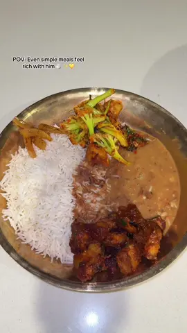 Daal bhaat power 24 hour 😉💛 #cookingwithjuu #juvhivlogs #daalbhaat #fyp #nepalidish 