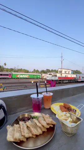 Rekomendasi tempat nyore dengan dengan view kereta api🫶🏻