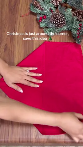 Hello loves, can you believe it is already September and the year is almost at an end. Wow 😯 all this is happening way to fast for me. If you’re going to work on a Christmas tablescape this year, here’s a lovely idea for your napkin fold. It’s a poinsettia flower, you can have it done with any color napkin, typically green, white or red. I hope you were inspired xoxo 💋 #christmasdecor #christmasideas #christmashomedecor #diyvideos