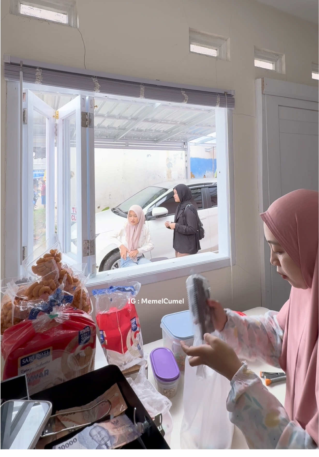 Rutinitas jualan di warung mungil #adayinmylife #eskulkul #escemil 