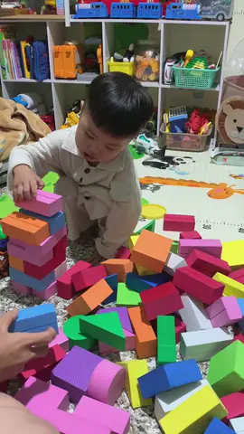 Gạch xốp khối xốp cho bé thoả sức sáng tạo. Chất liệu mềm dễ dàng vệ sinh. #gachxopmamnon #dochoitreem #dochoisangtaochobe #dochoitritue #choicungcon  @Shin1223 
