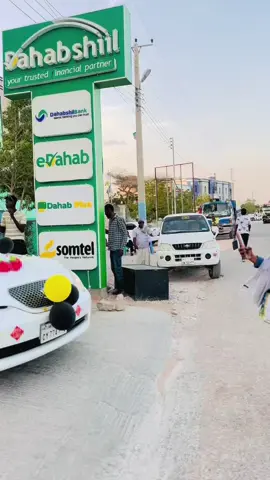 Muuqaal filanwaa ah farxada iyo niyada wanaagsan waa haybad alle qofka siiyo mar xalad kasta uu ku jiro.