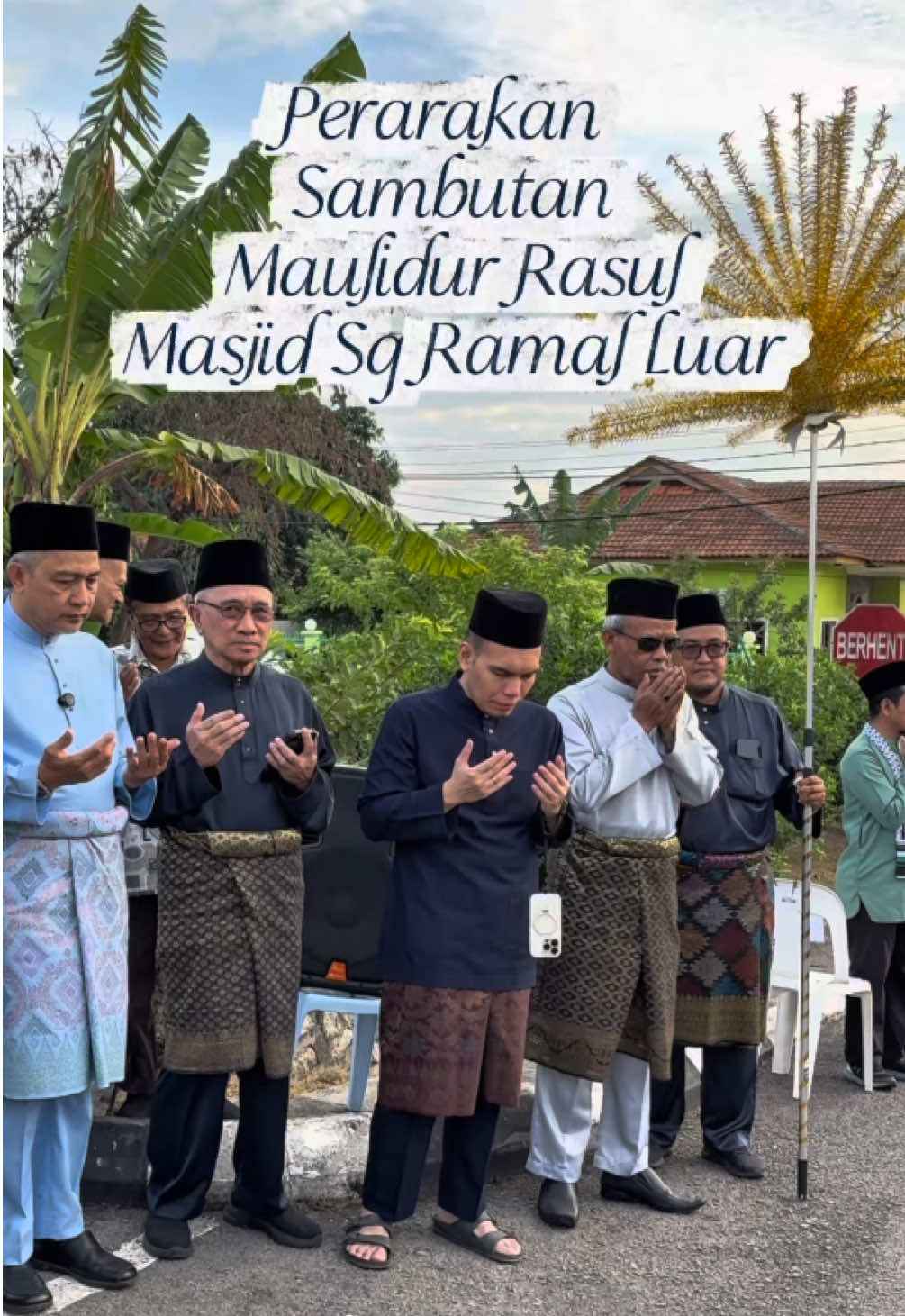 Montaj video sambutan Maulidur Rasul dan Ulangtahun 100 Tahun Hijrah Masjid Sg Ramal Luar. Alhamdulillah, saya dapat hadir bersama-sama dengan para penduduk dan kariah dalam perarakan Maulidur Rasul. #DemiBangi