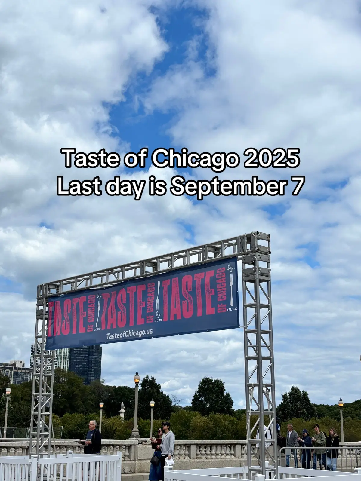 Today is your last chance to go to the taste this year. I definitely wanted to try more but I can’t stand standing in long lines 😭 But I was able to try some things I’ve never had which is what I enjoy the most! 