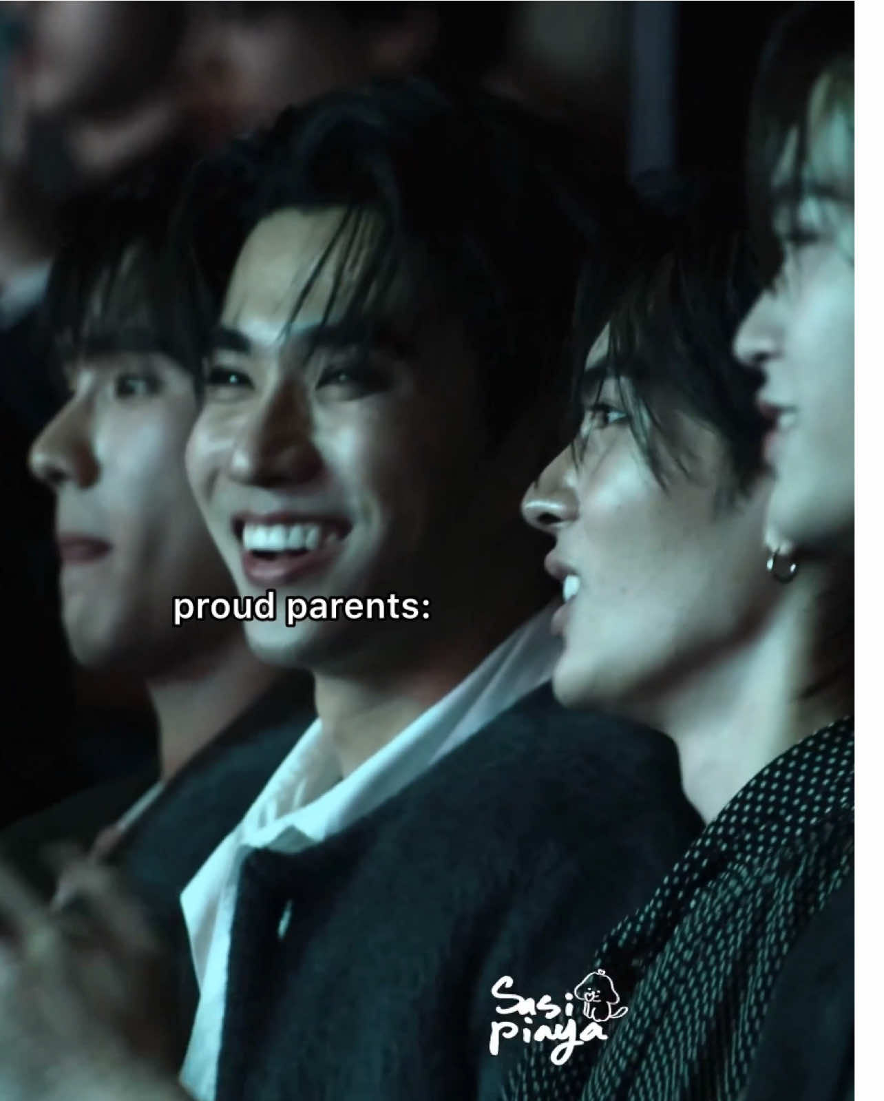 looks like perth listening the video he took for domiia 😭😭 #perthsanta #perthsantaedit #perthtanapon #santapongsapak #เพิร์ธแซนต้า