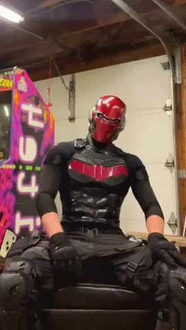 Yeah gang I got no explanation for this one Helmet: dkfxprops on Etsy Chest plate: baracosplaystudio on Etsy  Jacket: carharrt Boots: doc marten combs tech ll #redhood #jasontodd #redhoodcosplay #cosplay #undertheredhood 