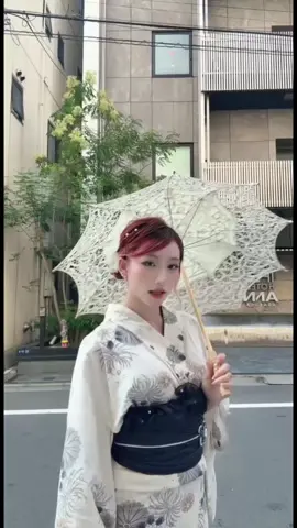 She looks so beautiful in the Yukata.      #SHINMIIkimono #trendingvideo #kimonorentaltokyo #yukatarental #hottrend @Xinh cùng SHINMII 