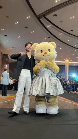 วันนี้น้องเนยควงหนุ่มมาด้วยแหละ 💖 #MchoiceMintAwards2025  #Butterbear #pisitpol_j #ICONSIAM #ด้อมน้องเนย 