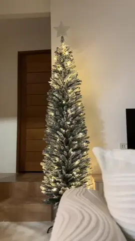 Christmas Tree #christmastree #slimchristmastree #snowchristmastree #christmas #christmasdecor 