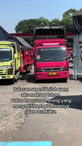 Aku tidak mengharapkan dia hancur, Tapi kalau sempat dia yang hancur berarti sudah takdirnya.@𝙍𝙞𝙚𝙦𝙮𝙍𝙤𝙡𝙖𝙣𝙙 