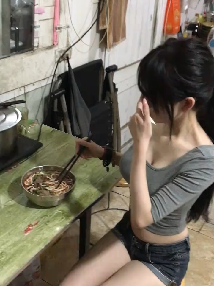 我可以陪你一起吃路邊攤#反差 #清純 #可愛 #學生