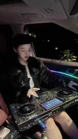 Ngày xưa vui vẻ cười nói như vậy mà… #miuyeeu #xuhuong #xh #anhthu44 #trending #trend #tiktok #viral #anhthu #buon #buon_tam_trang #buontamtrang #fyp #tintuc #hot #hottrend #top #anhthư 