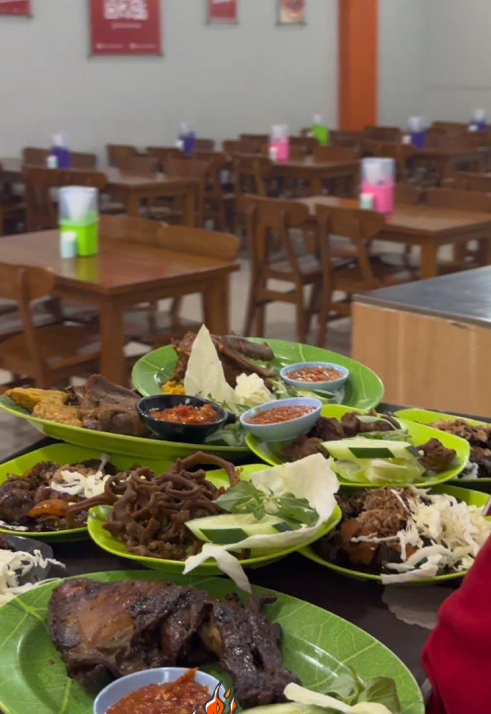 Rombongan dadakan bisa banget langsung atau reservasi tempat sesuai keinginan Sahabat, yuk pesan kursimu! ✊🏻😋 #sahabatsegosambel #manganwaregngombelegi #solo24jam🌻 #kulineran #chan 