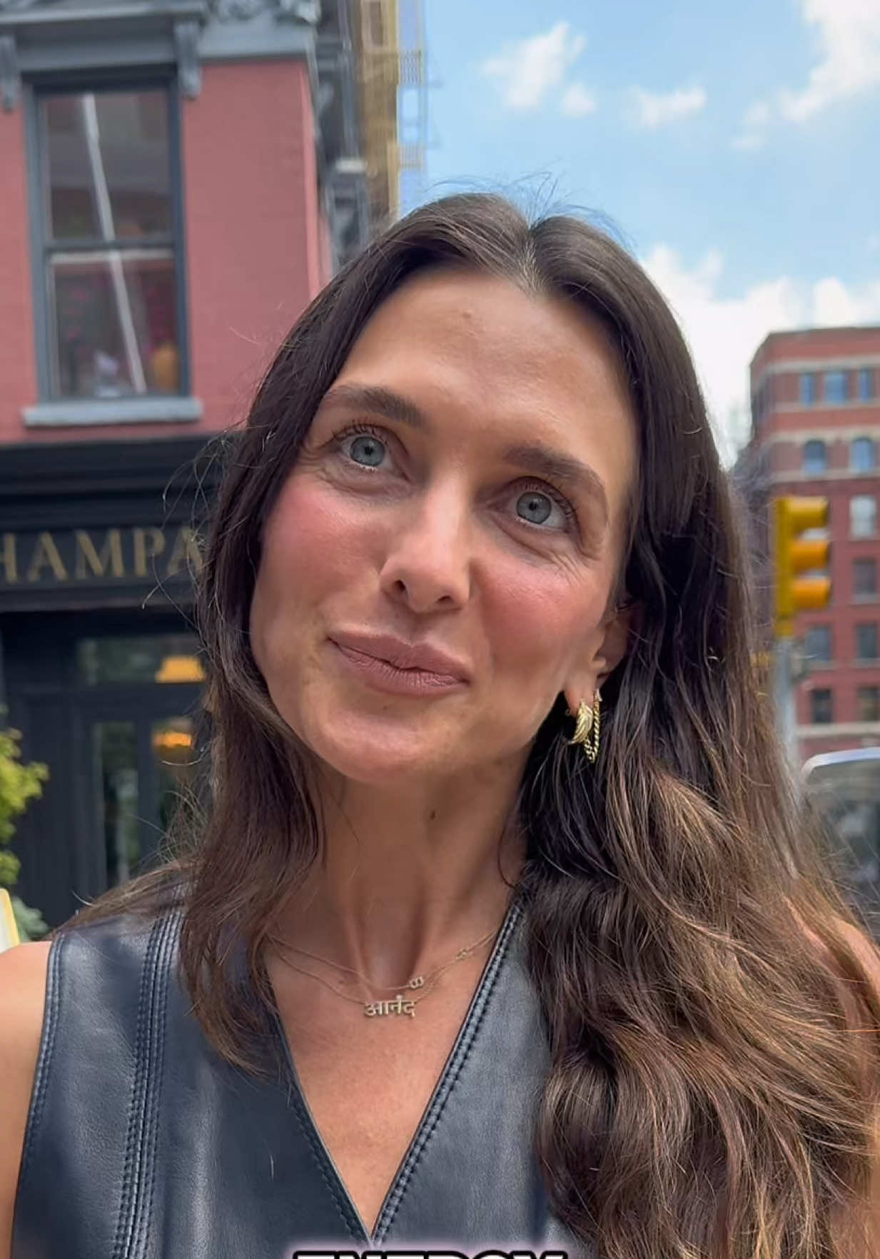 You get to choose the life that you want to live @Melissa Wood-Tepperberg  This conversation with Melissa was truly something special, she has this beautiful energy that just radiates so I hope that you watching this conversation will help you feel better 🤍 Watch until the end where she flips the question on me:) #confidenceheist #inspiring🌍withconfidence #davidcarmi #confidence #streetinterview #beautifulenergy #melissawoodhealth #confident #confidentwoman #betterlife #god #Love 