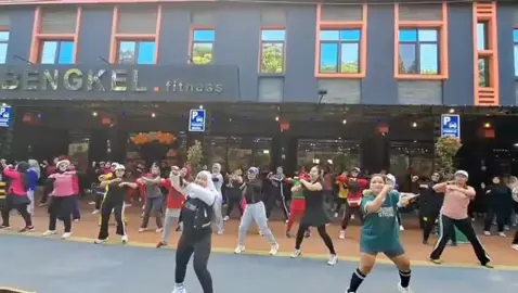 masihbdengan kupu2 bareng bengkel fitnes#danceviral #fypppppppppppp #senamsehatbugar 