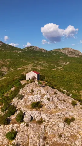 Emri i Shën Gjergjit është i lidhur ngushtë me eliminimin e dragoit. Për këtë dragua thuhen shumë gjera. #videography #drone #albania #mountains #sky 