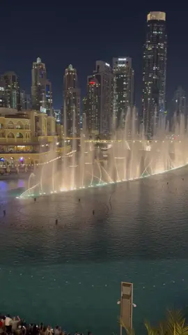We went to dine in Joe’s cafe to The best view ever ❤️#dubaifountain 