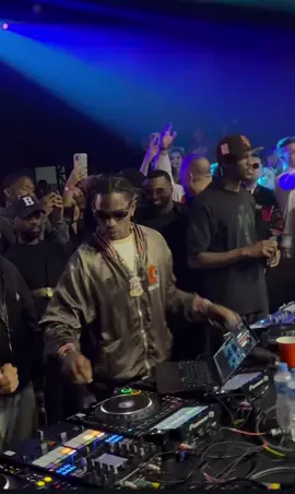 Travis escutando baile de favela  #travisscott #buzeira #brasil #bailedefavela #rataiada #fyp #explore 