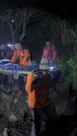 Tetap stay safety ya teman teman #sindoroviakledung #sindoro #gunungsindoro 