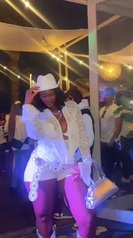 Cow girl ❤️ #Cowgirl #allwhite 
