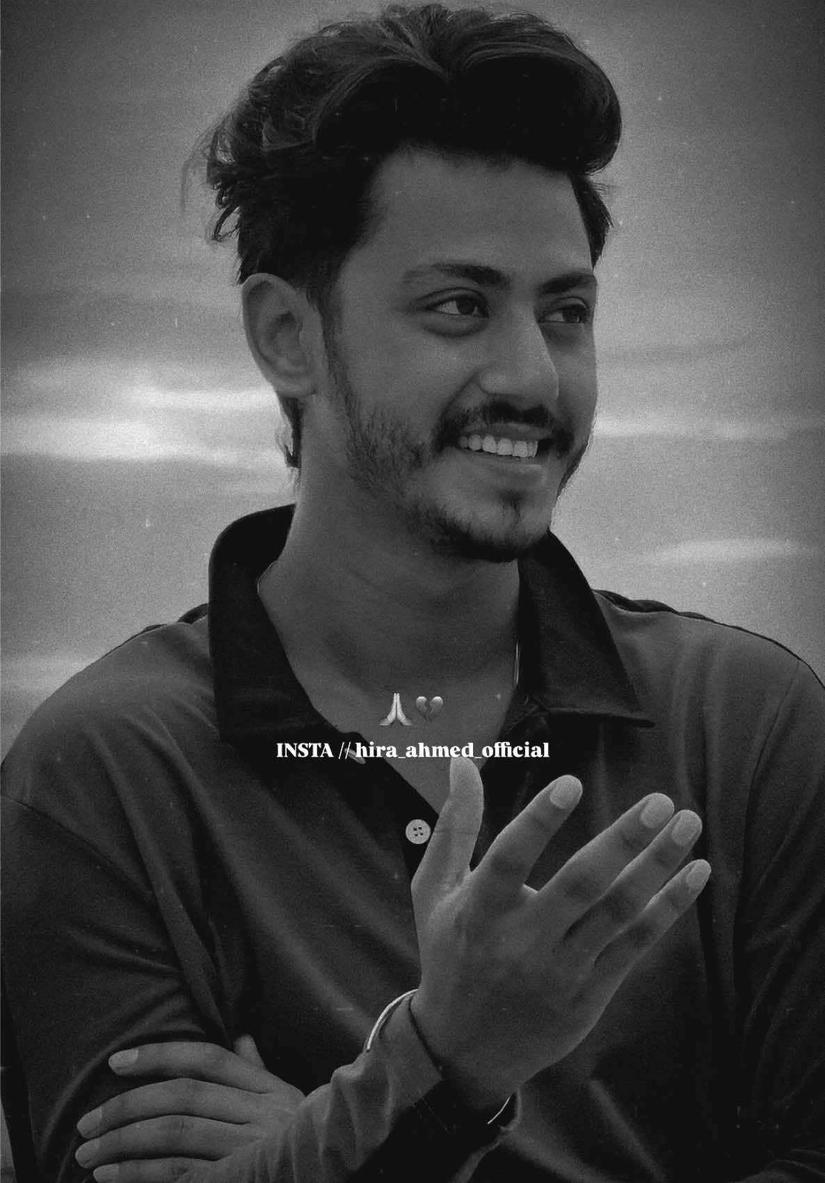 এটা দুনিয়া স্যার, যেখানে মানুষ দুধের বদলে মদ বেছে নেয় সেখানে বিশুদ্ধ ভালোবাসা খোজা তো বোকামি মাত্র...😅🙏