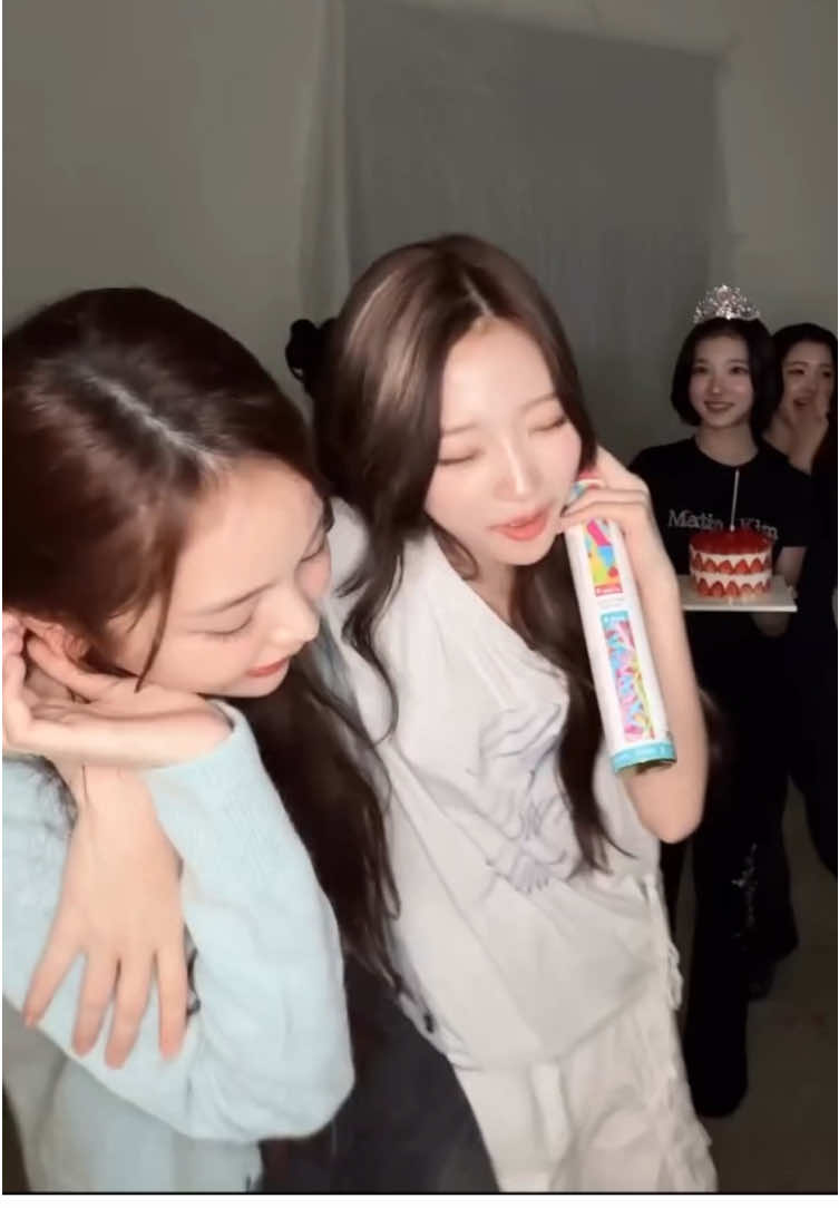 happy birthday jiwoo🥳 #carmen #hearts2hearts 