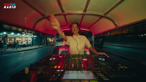 MY TUKTUK SET IS OUT NOW ON YT 😽🛺 rode around bangkok playing all my fav tunes!!! the rain & potholes couldn’t stop us ᕙ(  •̀ ᗜ •́  )ᕗ  thank u for having me @tuktukradio 💘 full set linked in my bio <3 🎵: big poppa baile - luapreta  #baile #bailefunk #dj #tuktuk