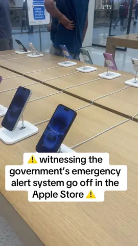 ⚠️ witnessing the government’s emergency alert system go off in the Apple Store ⚠️ 