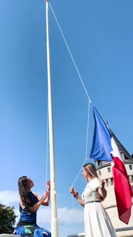 France 🇫🇷  #raisetheflag #raisethecolours #operationtricolore @Alice Cordier 