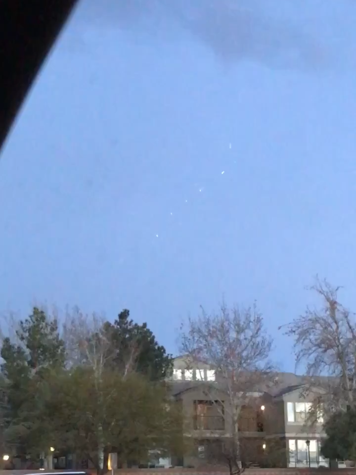 ネバダ州ヘンダーソン上空でUFO同士が攻撃し合っている🧐🤔 UFOs Attacking each other over Henderson, Nevada🧐🤔🛸🛸🛸🛸🛸🛸🛸🛸🛸🛸
